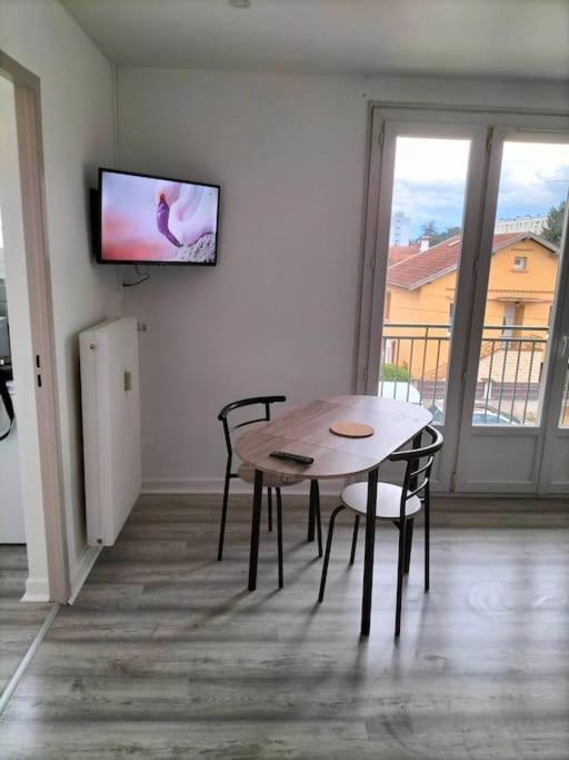 Appartement Avec Balcon Et Parking Prive Roanne Ngoại thất bức ảnh