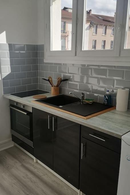 Appartement Avec Balcon Et Parking Prive Roanne Ngoại thất bức ảnh